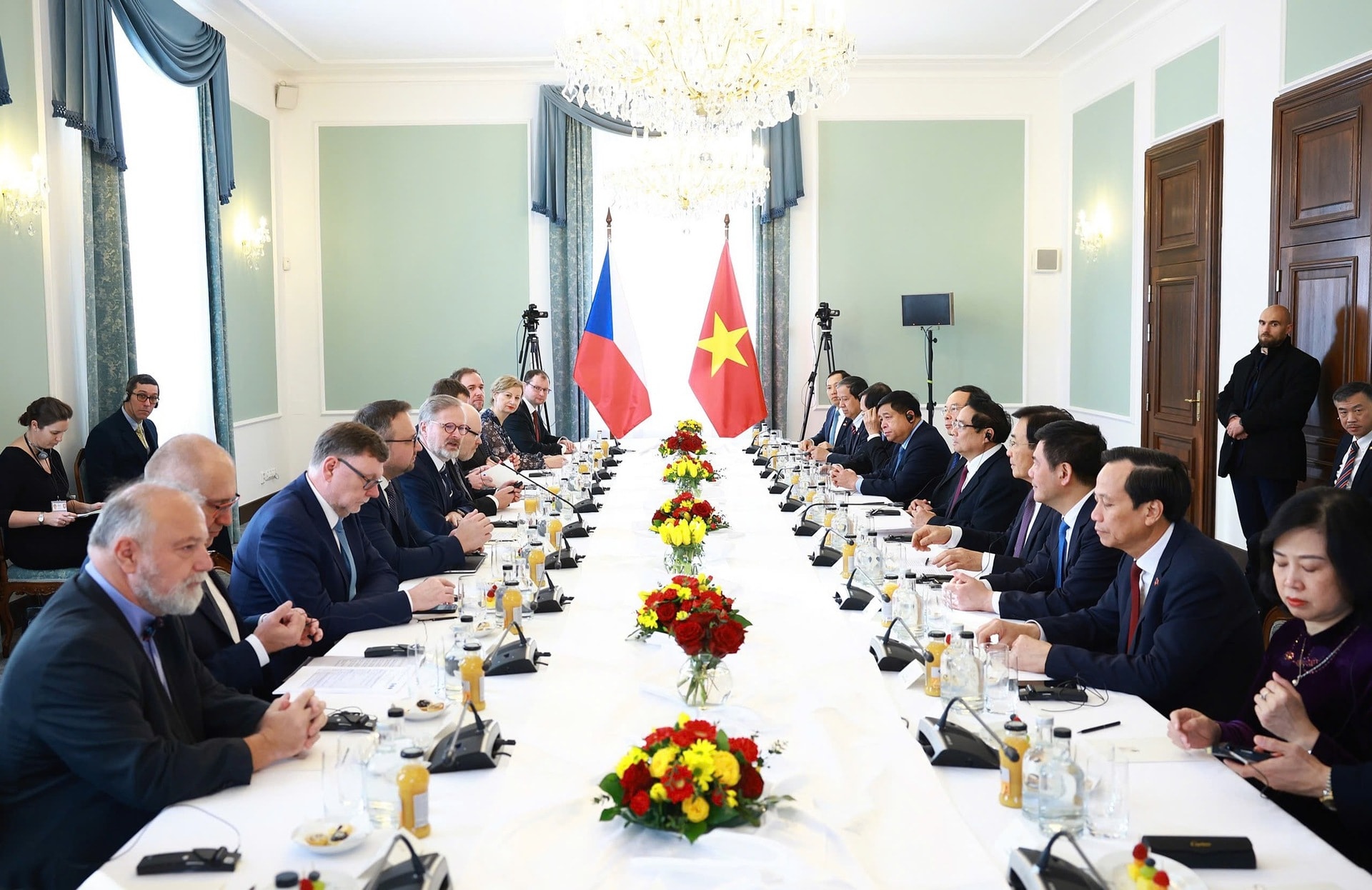 tuyen bo chung ve viec nang cap quan he len doi tac chien luoc giua viet nam va czech hinh 3