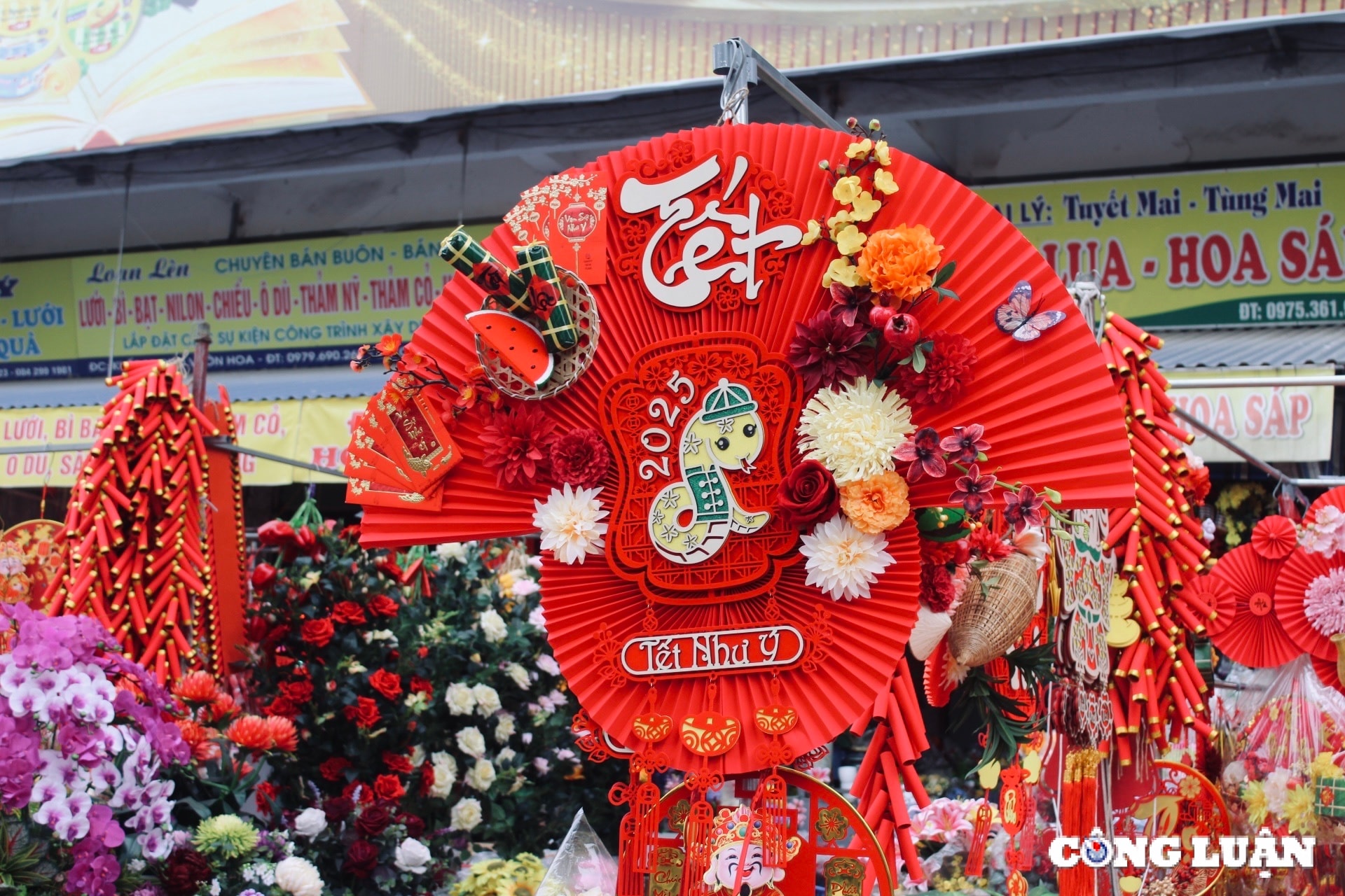 thanh hoa cho vuon hoa ruc do don khach sam tet co truyen hinh 3
