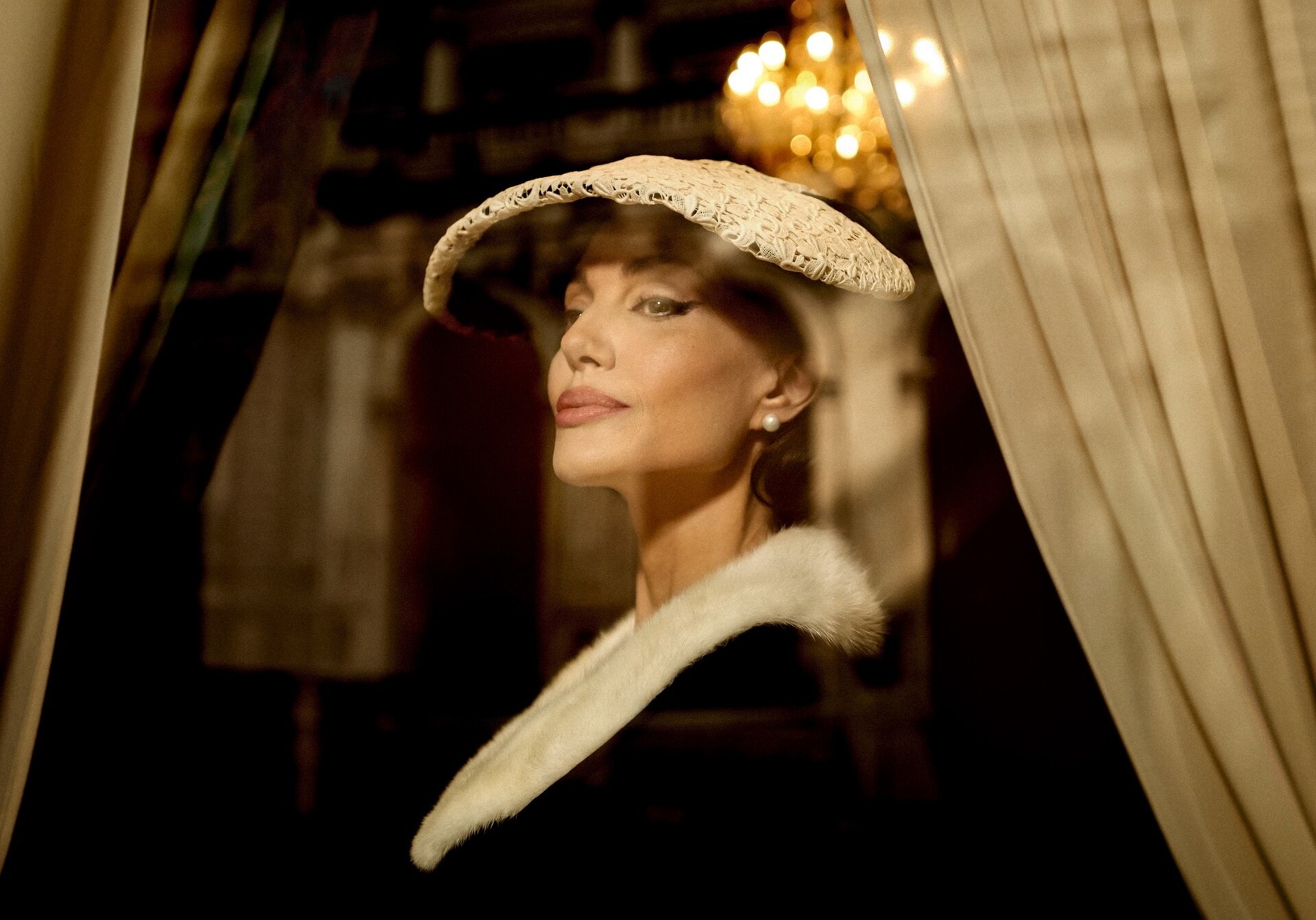 vi sao angelina jolie tham bai o oscar 2025 hinh 1