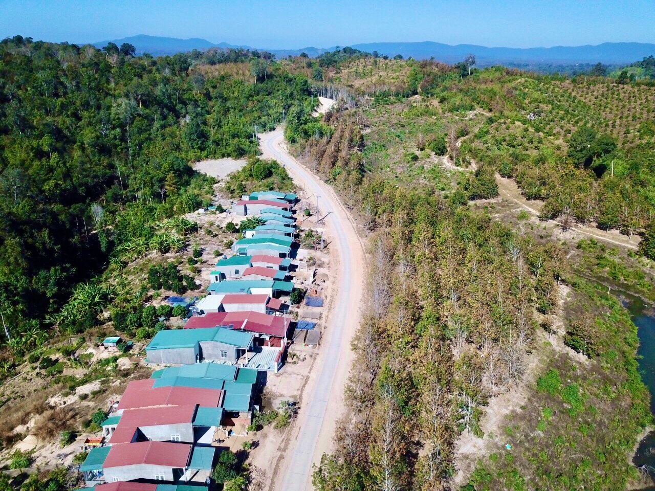 nguoi dan kon tum mo nha hang lam tour du lich tren dong se san hinh 6