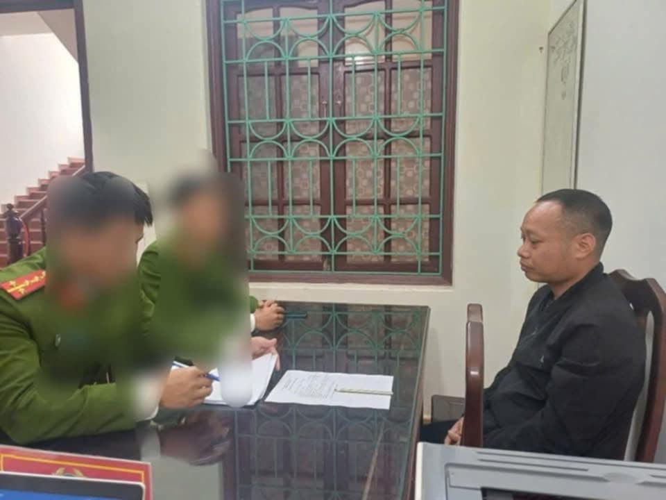 nam dinh tam giu khan cap hai doi tuong hanh hung nam tai xe o to tai ben pha con nhat hinh 1
