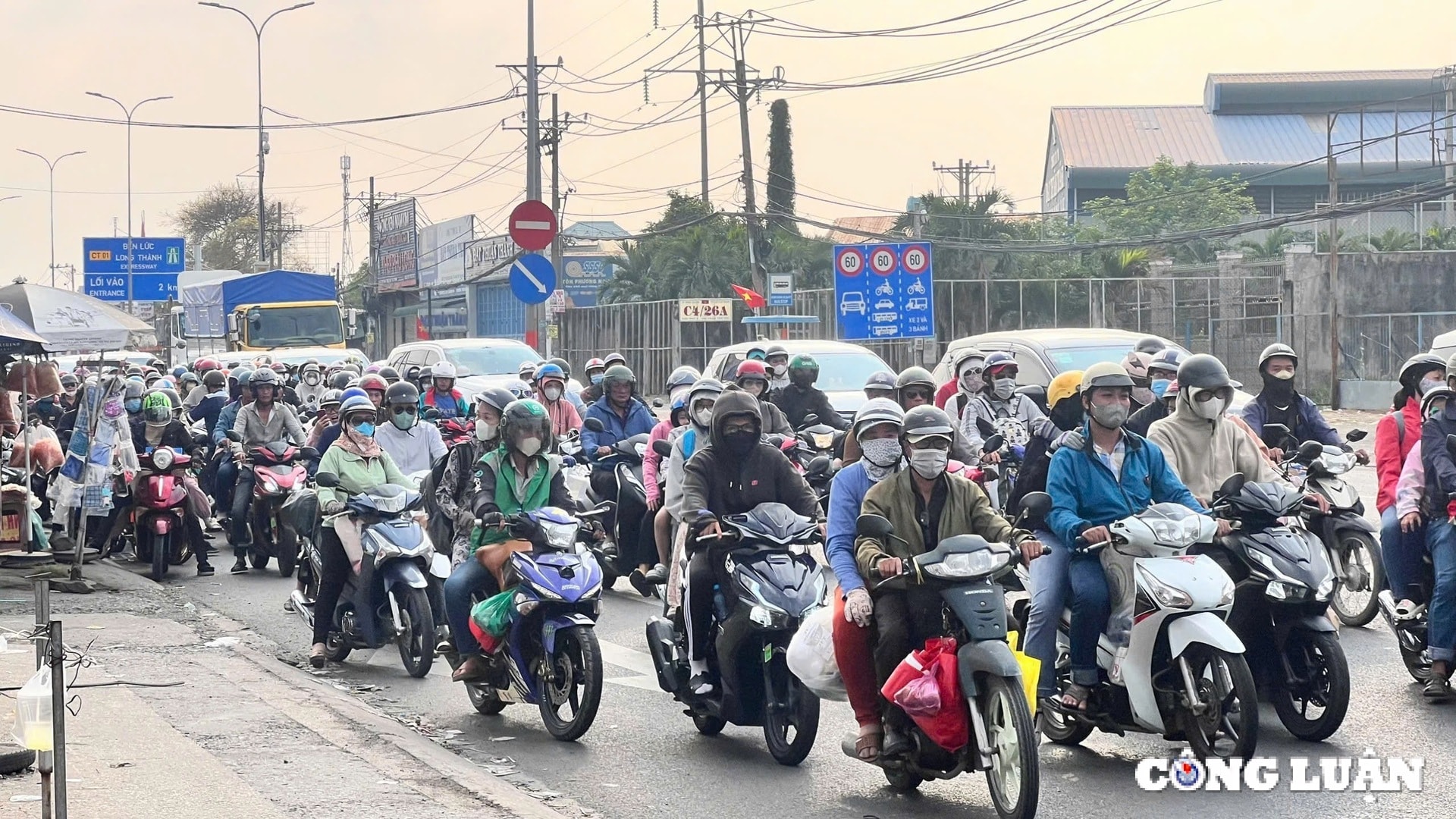 nguoi dan quay tro lai tp hcm sau ky nghi tet nguyen dan at ty hinh 6