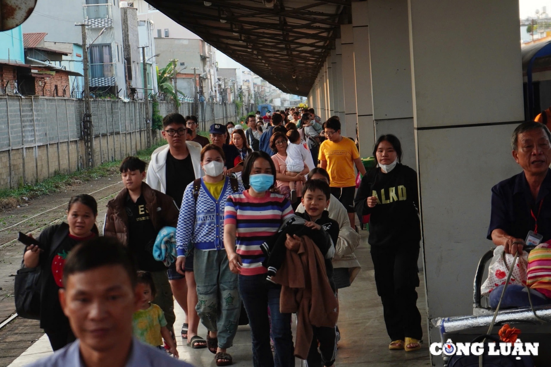 nguoi dan quay tro lai tp hcm sau ky nghi tet nguyen dan at ty hinh 8