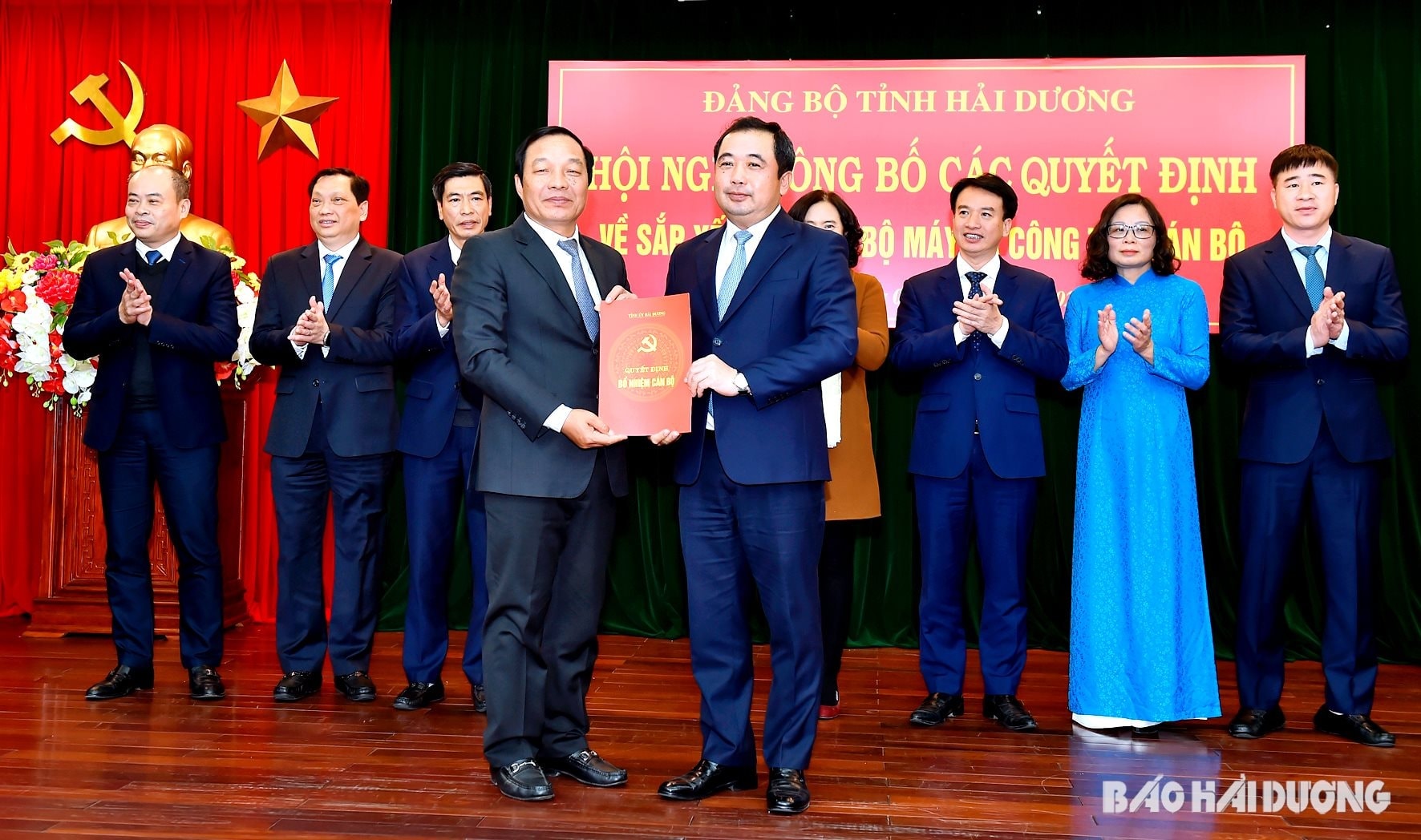 hai duong cong bo cac quyet dinh sap xep to chuc bo may va cong tac can bo hinh 1