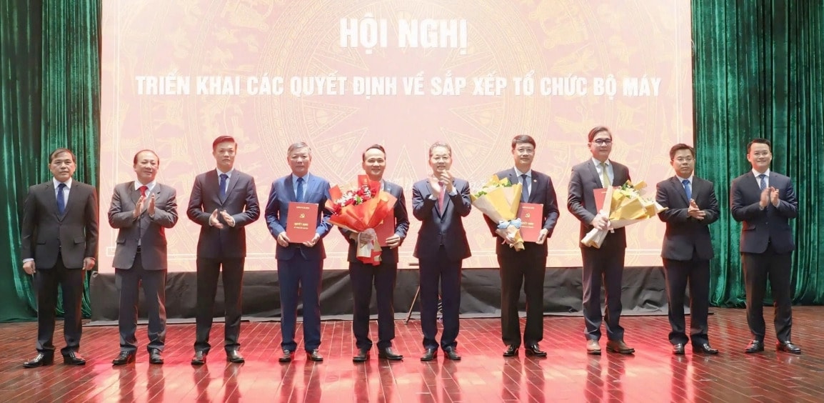da nang cong bo loat quyet dinh ve sap xep to chuc bo may hinh 1