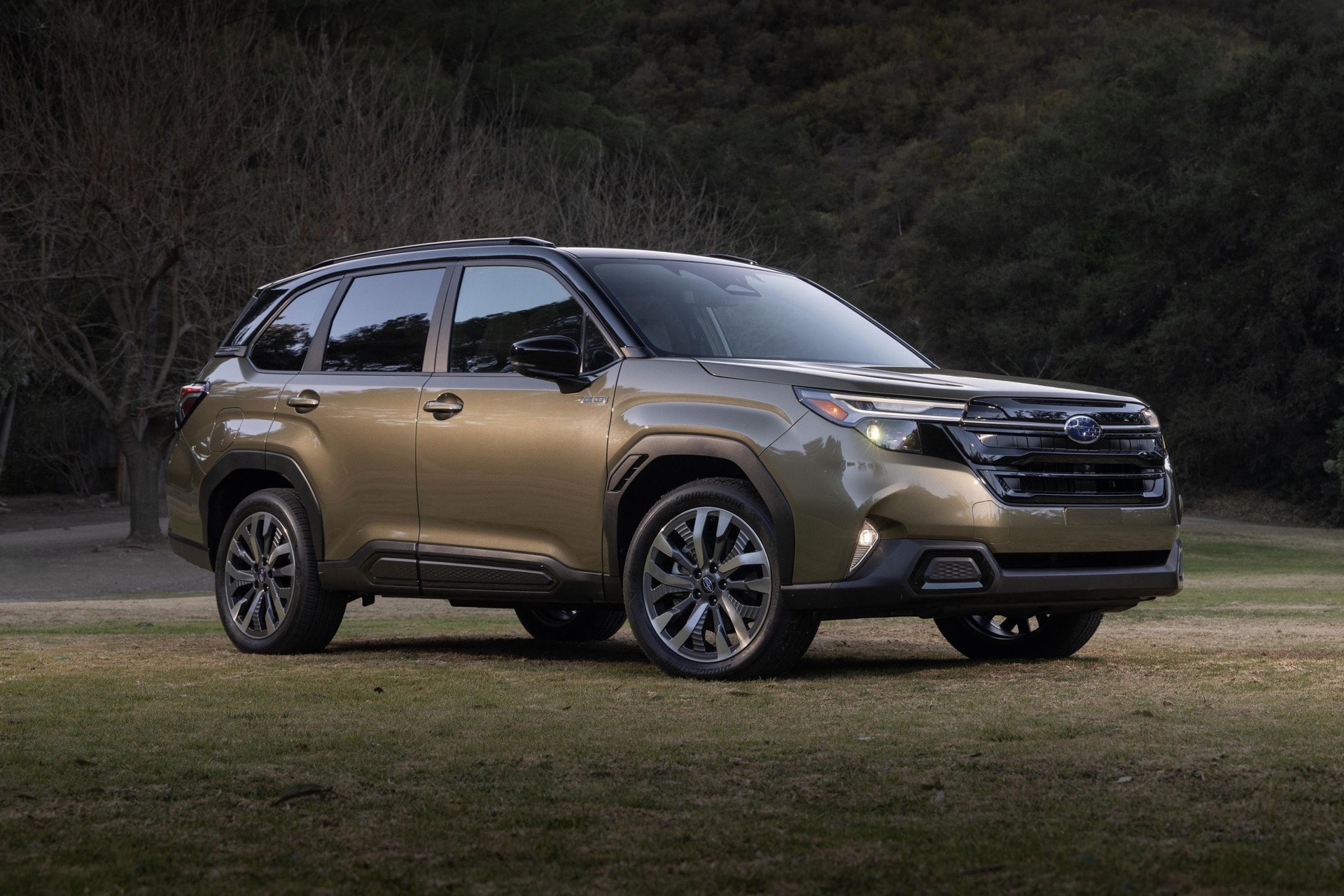 ra mat subaru forester hybrid gia quy doi khoang 900 trieu dong hinh 1