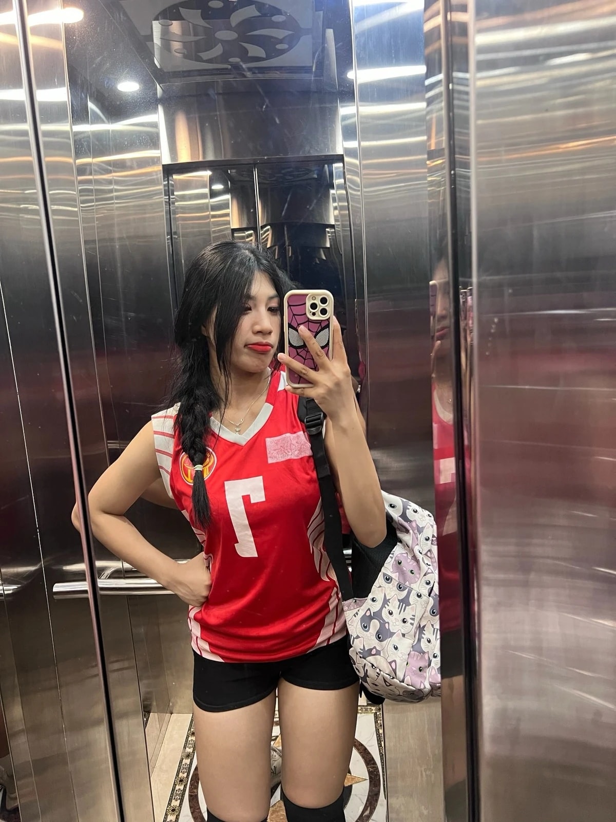 can canh nhan sac cua hot girl dau vat gay sot hoi lang o bac ninh hinh 2