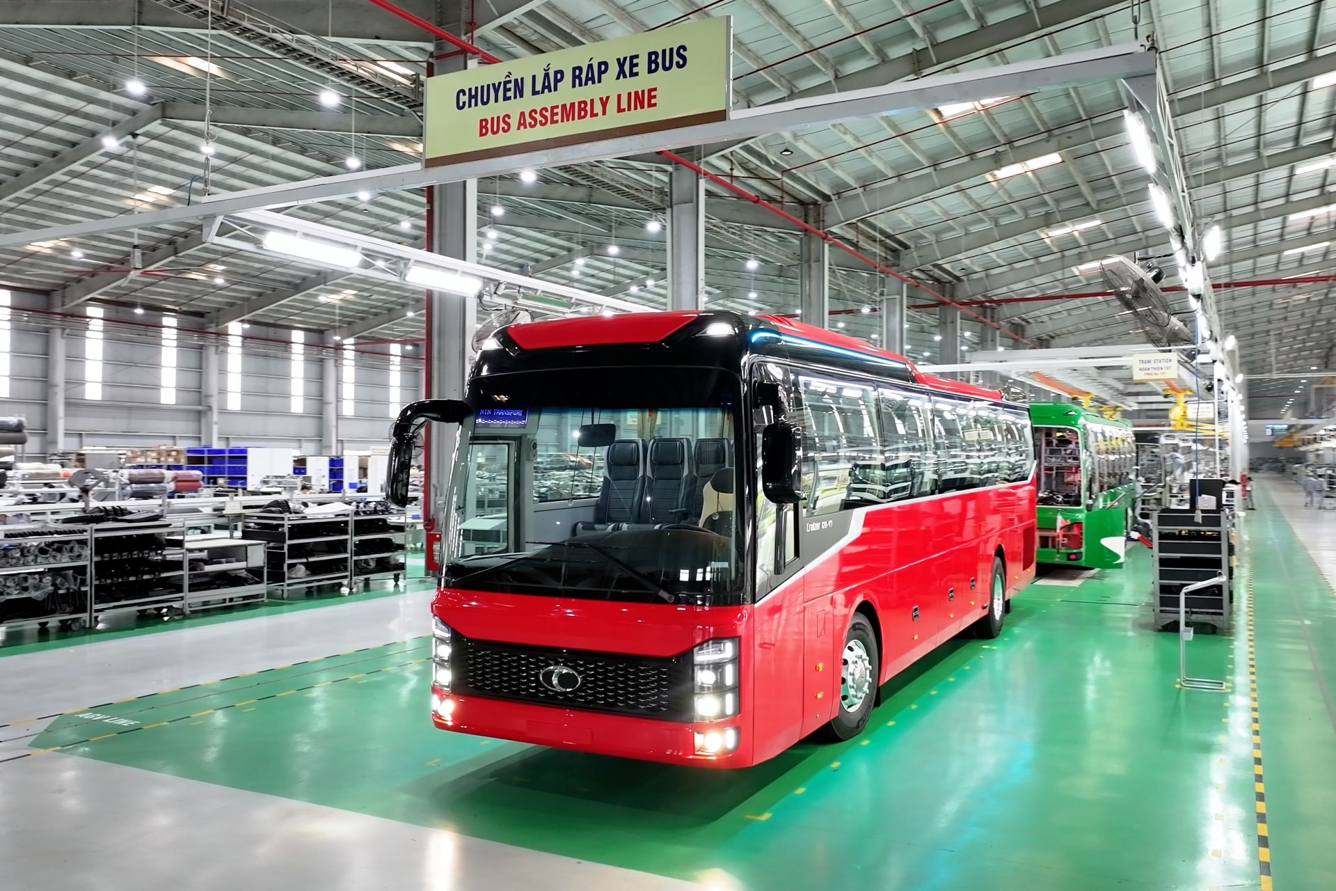 thaco khanh thanh day chuyen san xuat va ra mat loat xe tai xe bus moi hinh 1