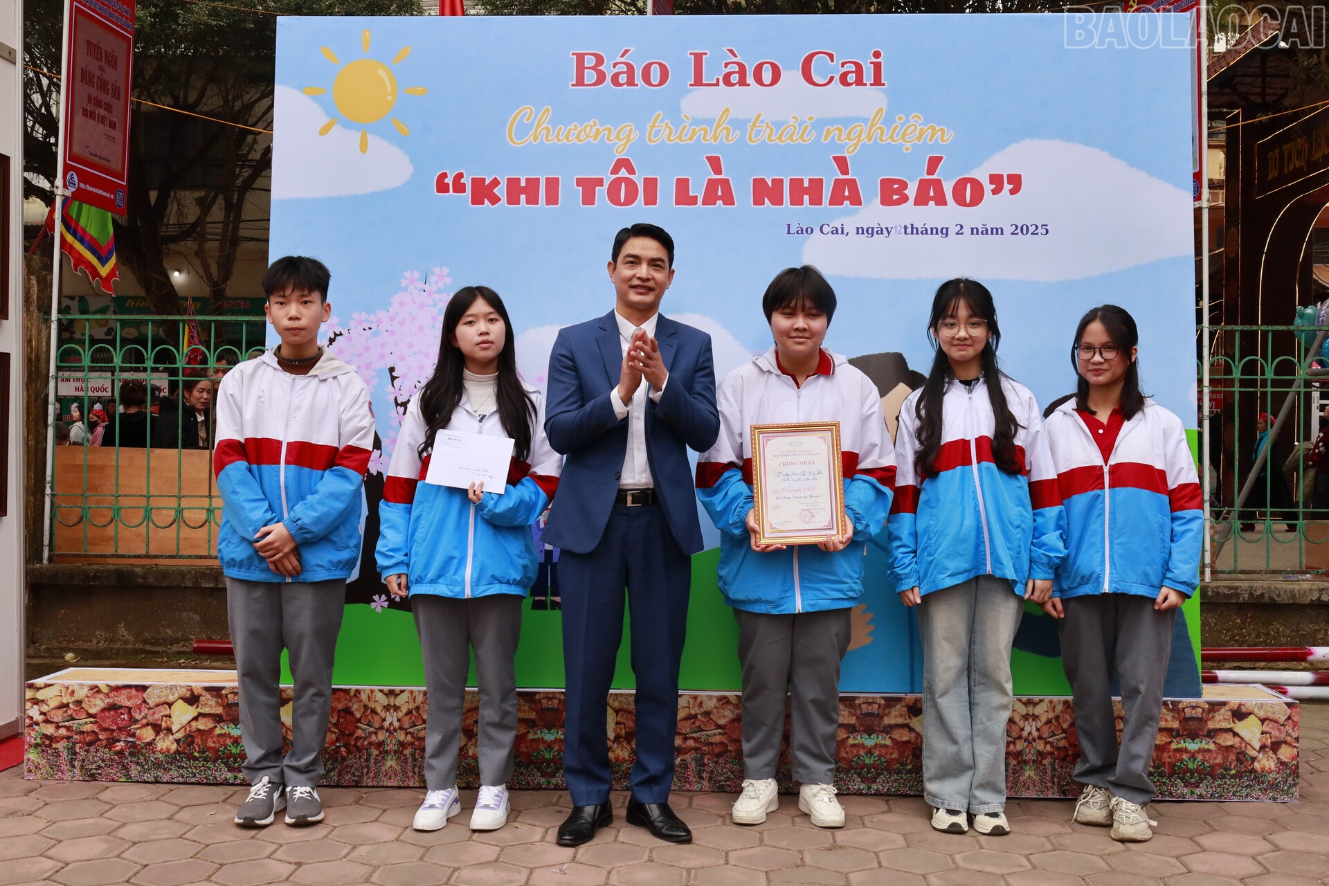 hoc sinh trai nghiem thu suc voi nghe bao tai hoi bao xuan tinh lao cai hinh 2