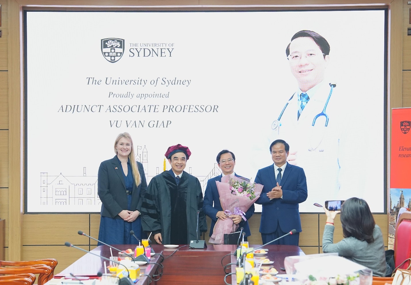 pho giam doc benh vien bach mai duoc phong pho giao su thinh giang dai hoc sydney hinh 1