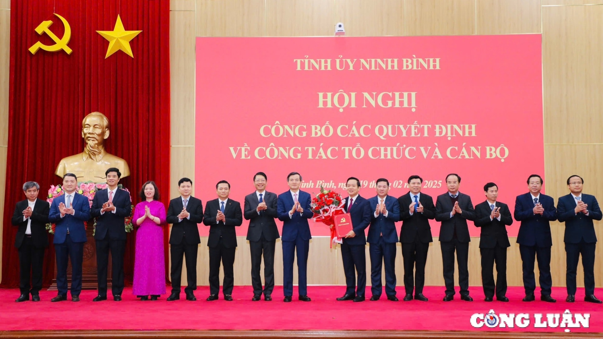 ninh binh cong bo quyet dinh bo nhiem sap xep to chuc bo may hinh 3