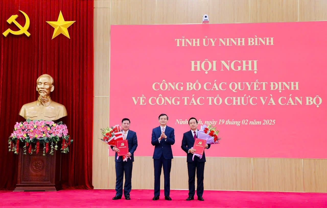 ninh binh cong bo quyet dinh bo nhiem sap xep to chuc bo may hinh 2
