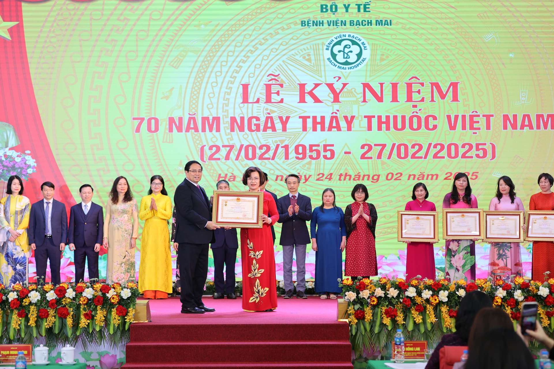thu tuong pham minh chinh benh vien bach mai la mot phao dai trong chien tranh va hoa binh hinh 4