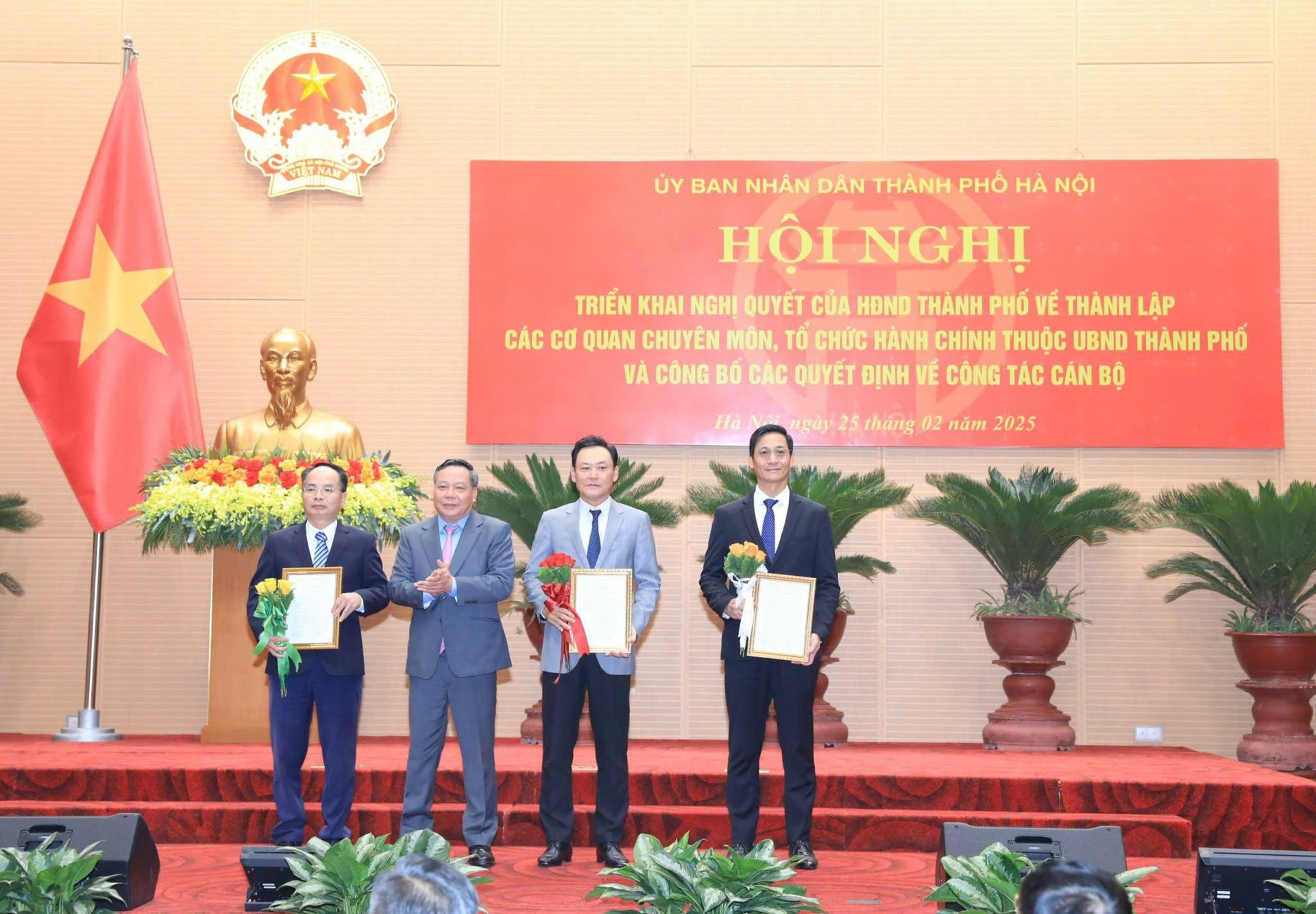 10 lanh dao so nganh ha noi duoc bo nhiem sau sap nhap hinh 1