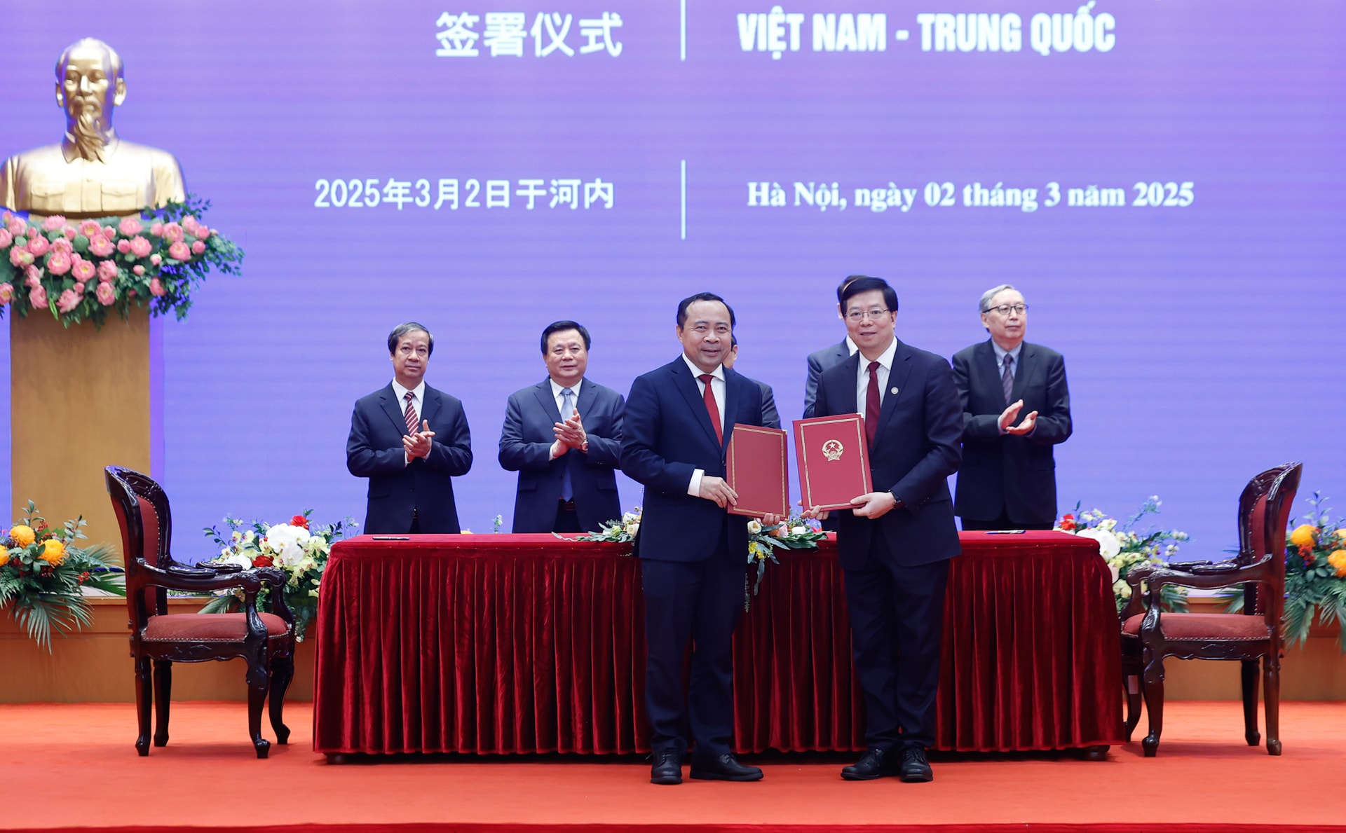 trao danh hieu giao su danh du dai hoc thanh hoa tang thu tuong pham minh chinh hinh 2