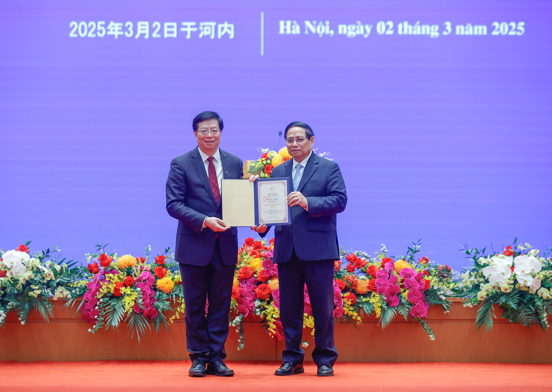 trao danh hieu giao su danh du dai hoc thanh hoa tang thu tuong pham minh chinh hinh 4