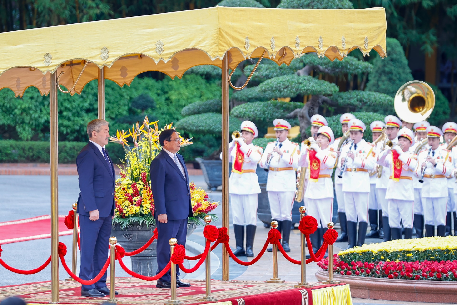 thu tuong pham minh chinh chu tri le don chinh thuc thu tuong kyrgyzstan adylbek kasimalyev hinh 2