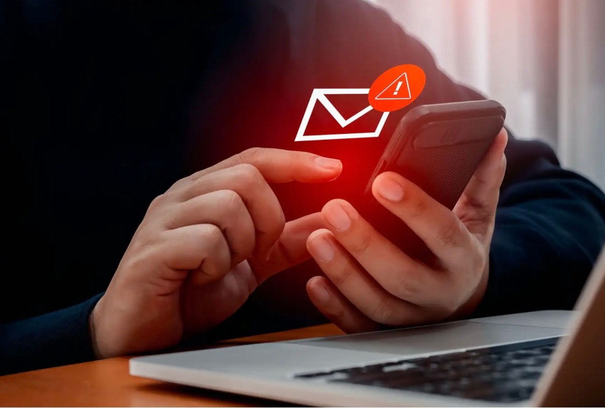 tai sao ban khong nen xoa email spam hinh 1