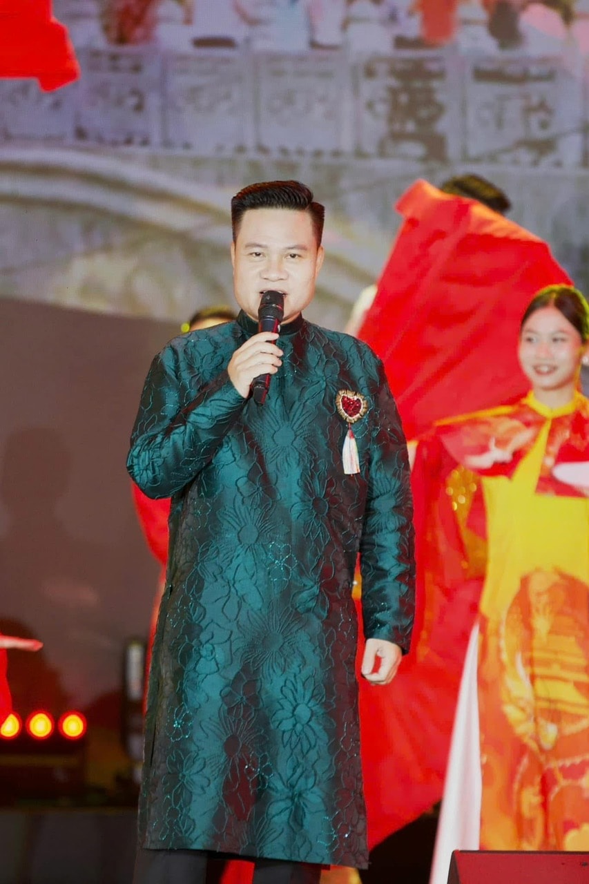 nsut hoang tung tro lai voi album moi hat nhac tran le giang hinh 2
