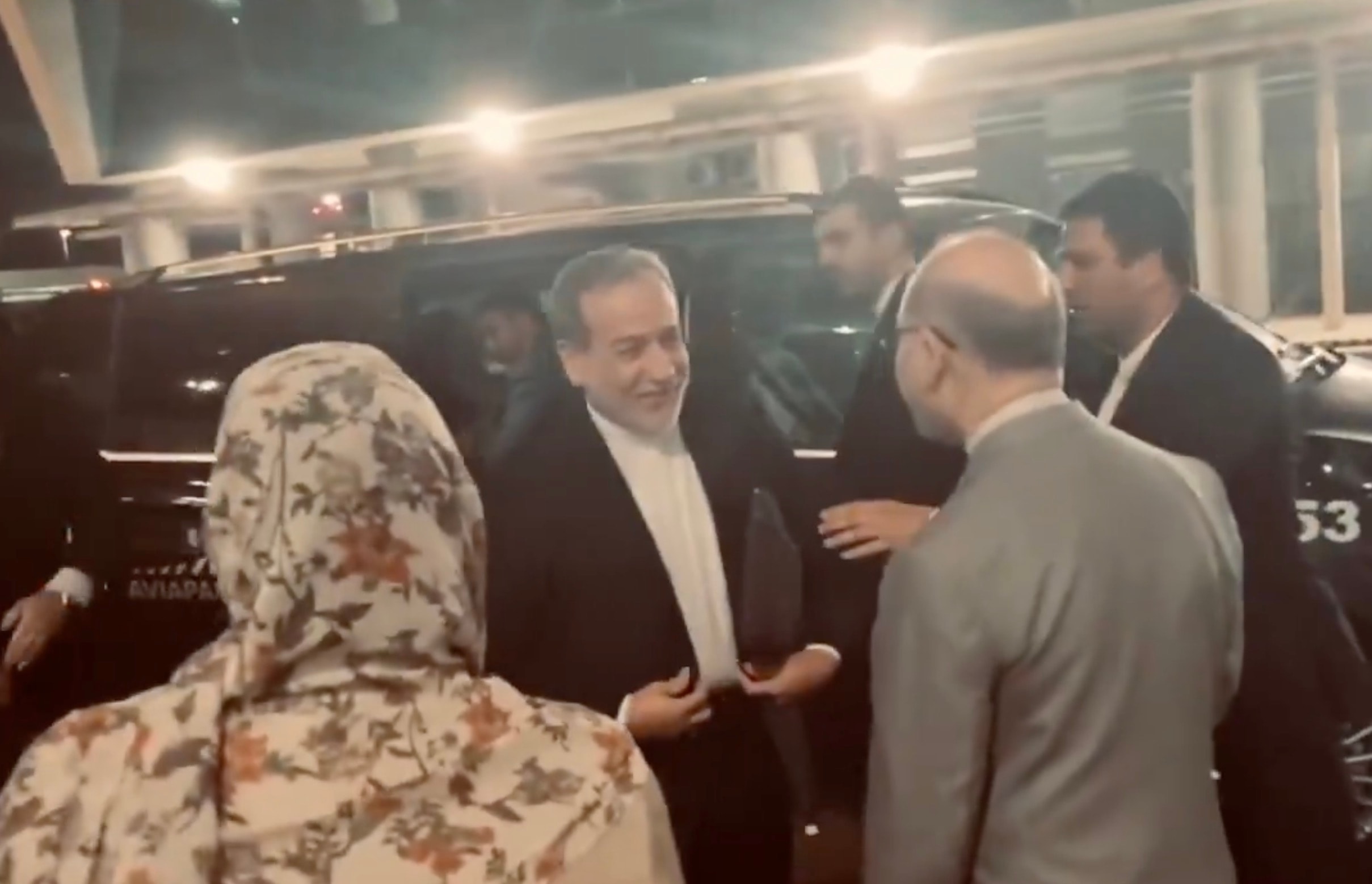 Ngoại trưởng Iran Abbas Araqchi vừa hạ cánh xuống sân bay Rome. Ảnh chụp màn hình.