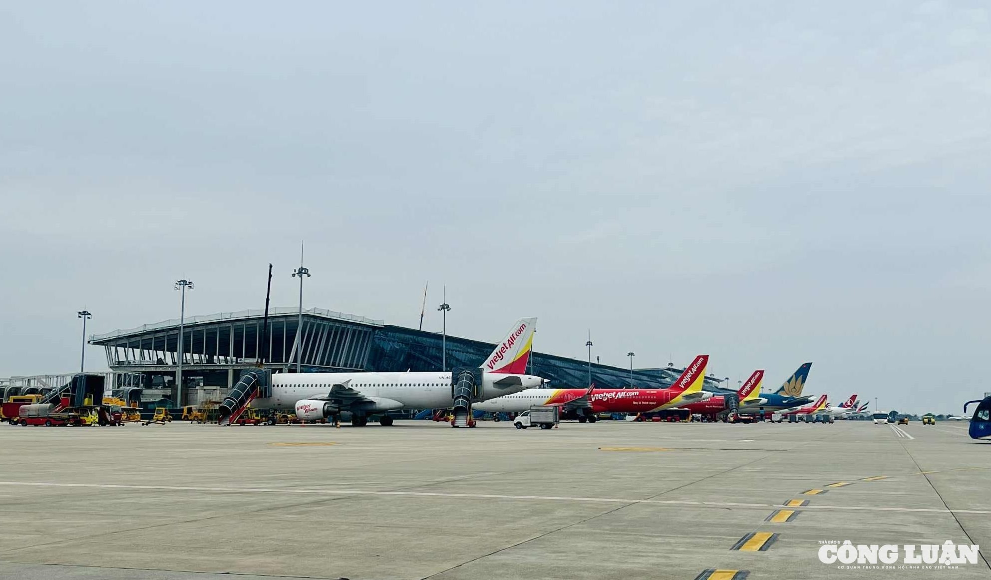 Các hãng hàng không Việt Nam tiếp tục điều chỉnh kế hoạch tăng chuyến khai thác đường bay đi/đến TP.Hồ Chí Minh dịp 30/4.