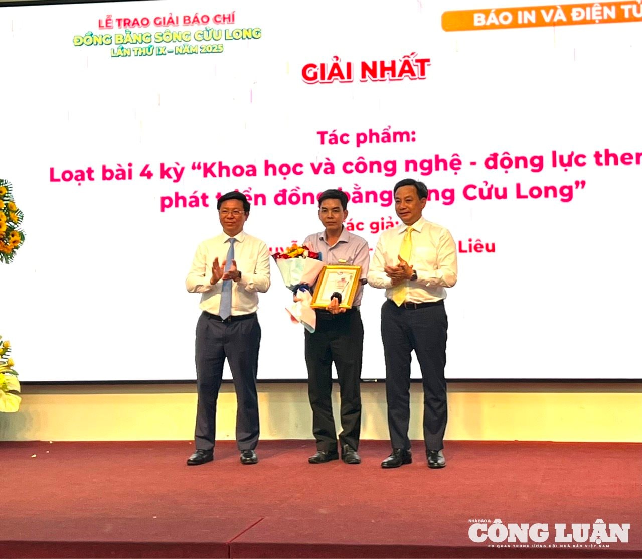 vinh-danh-22-tac-pham-5.jpg