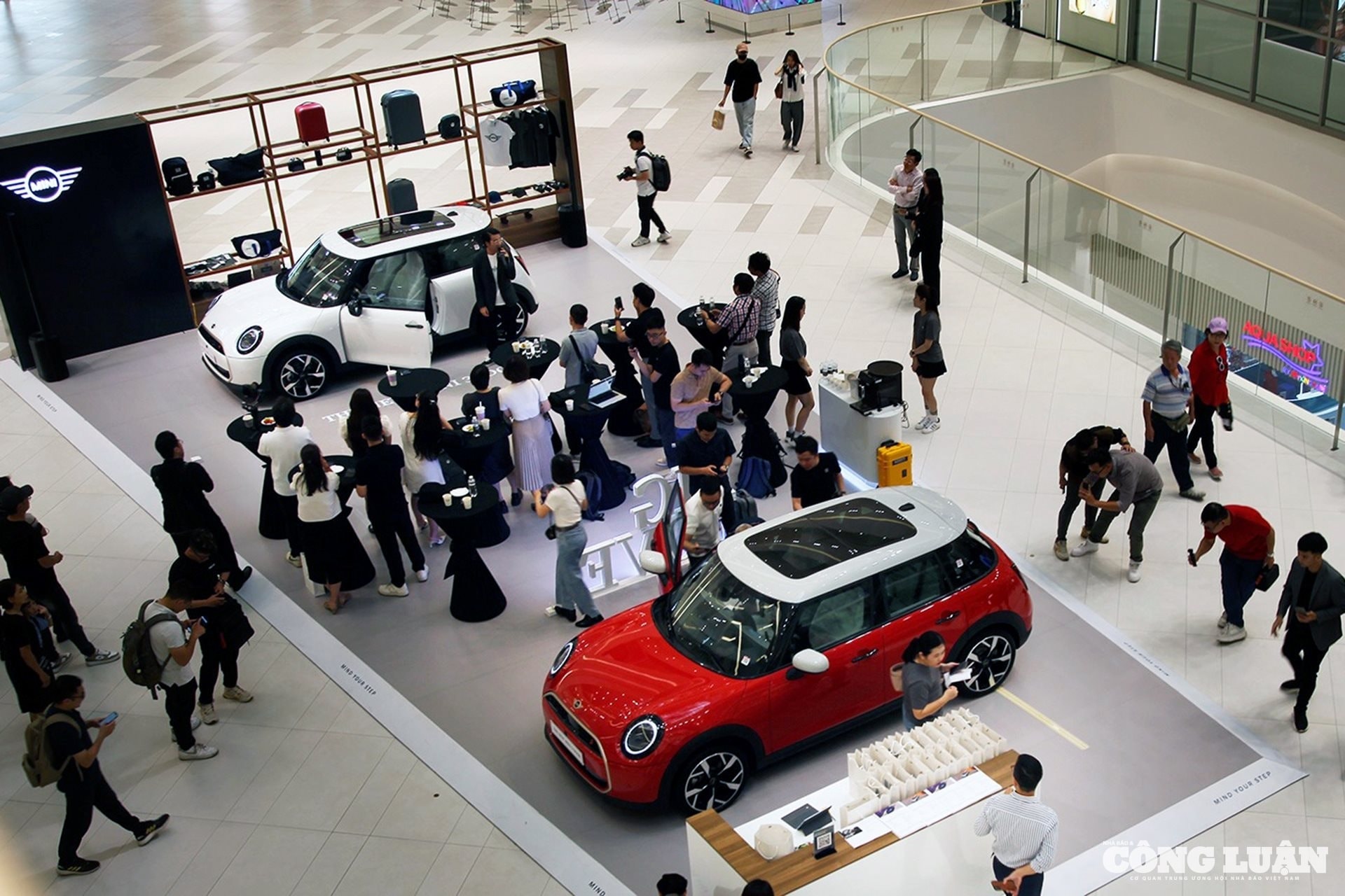 Bộ đôi MINI Cooper S thế hệ mới 3 cửa và 5 cửa - Ảnh: ĐT