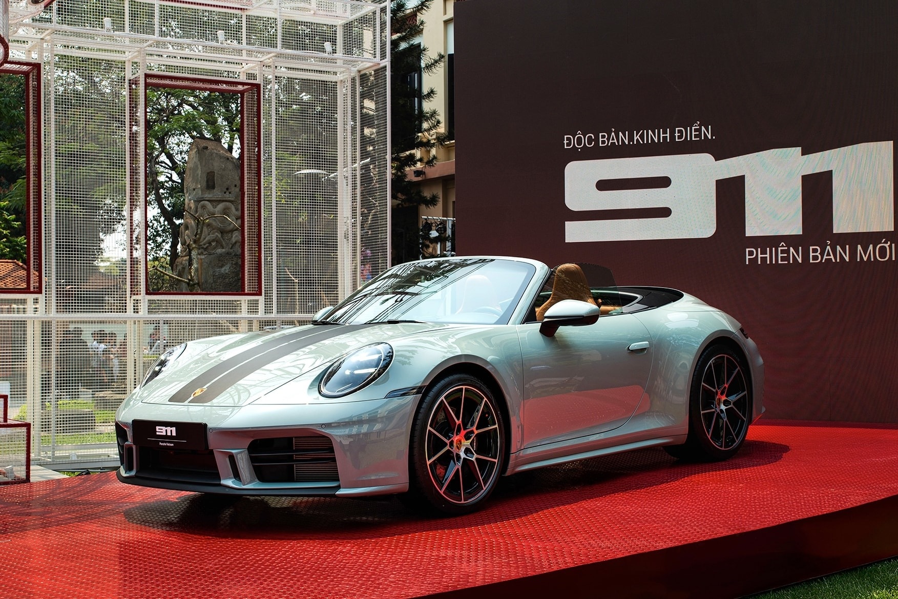 Ngoại thất mẫu xe thể thao Porsche 911 - Ảnh: ĐT