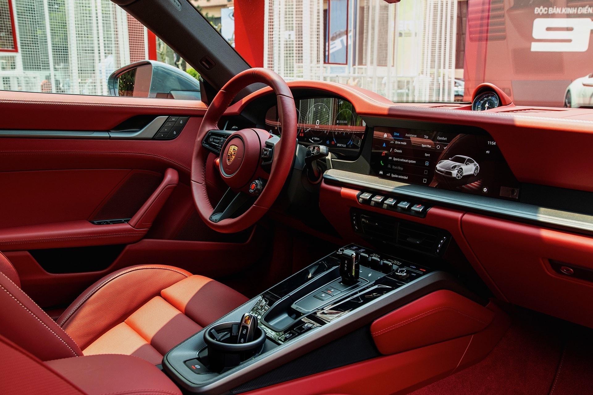 Thiết kế khoang lái Porsche 911 thế hệ mới - Ảnh: ĐT