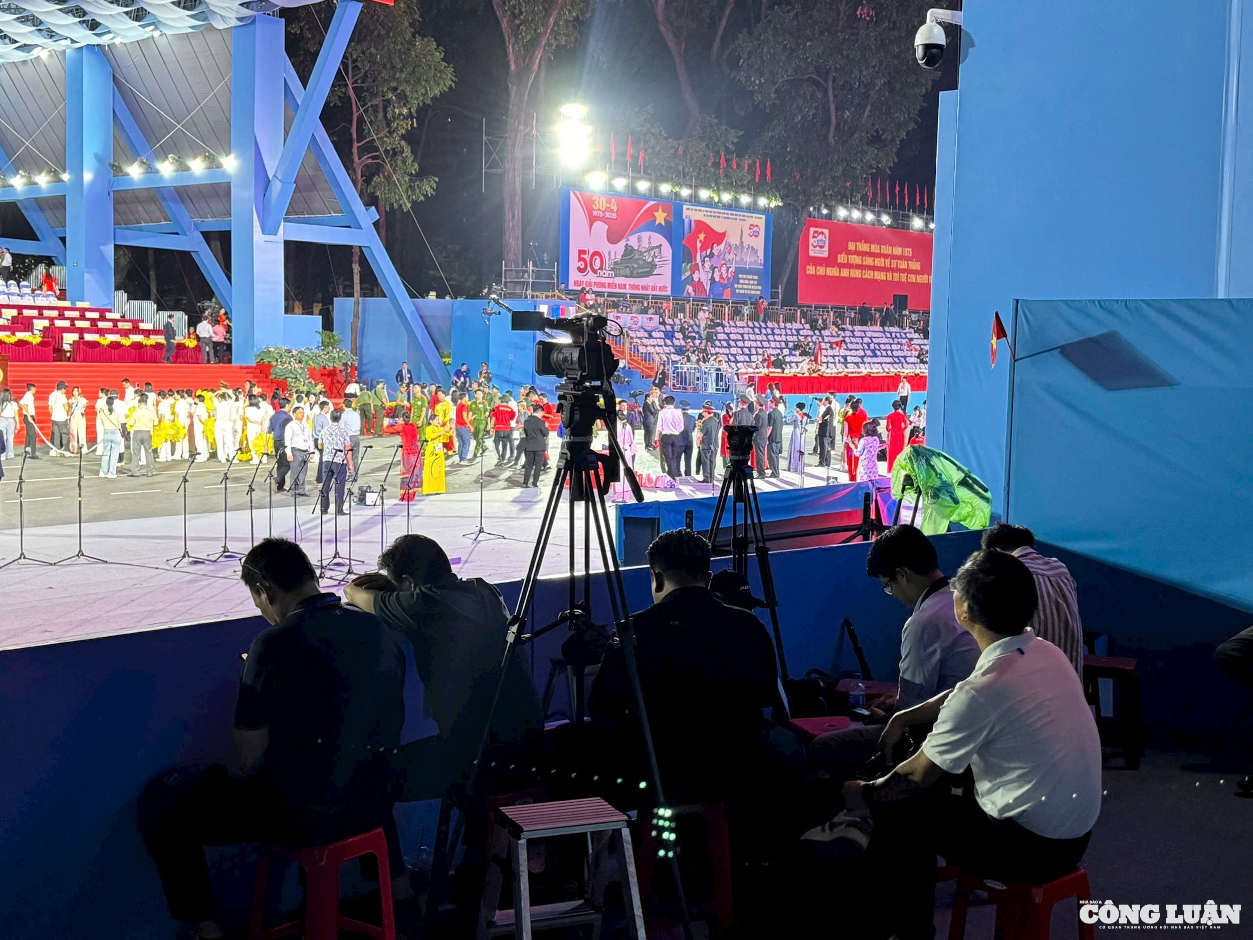 hon-700-phong-vien-4.jpg