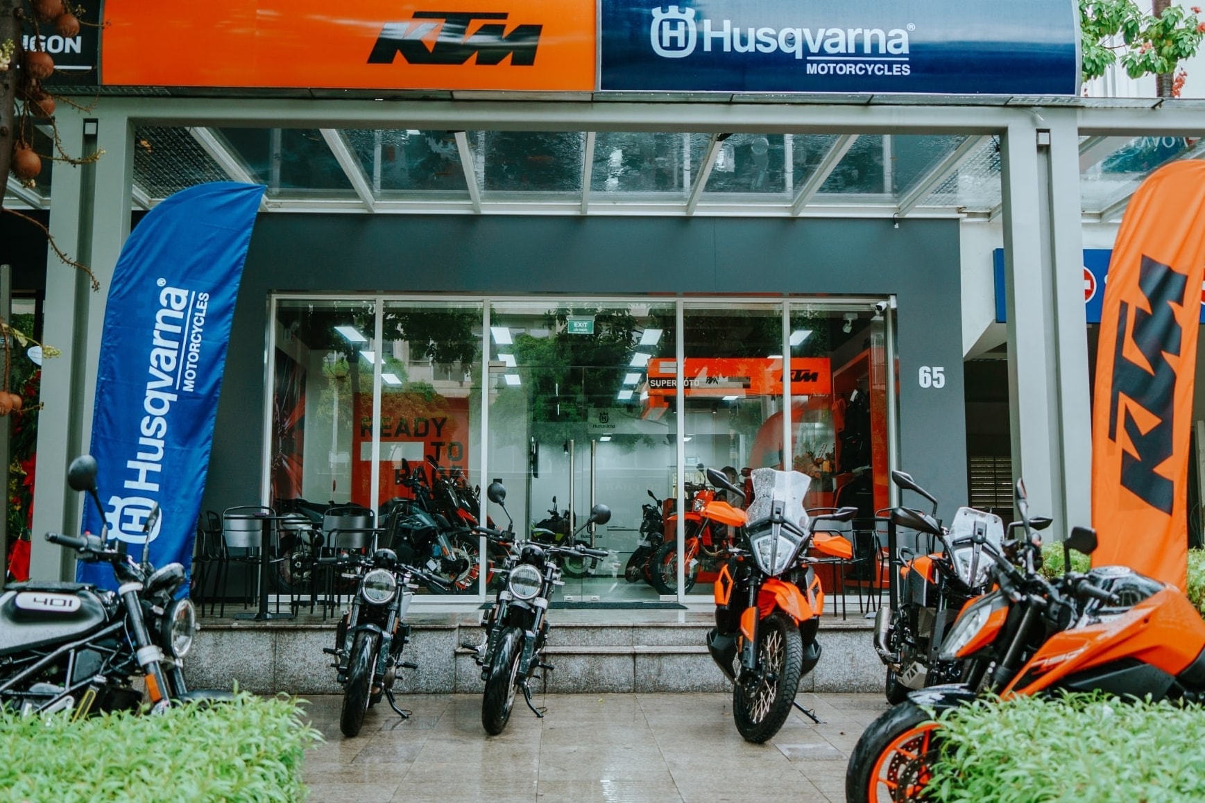 Showroom KTM và Husqvarna tại TP.HCM - Ảnh: Al Naboodah