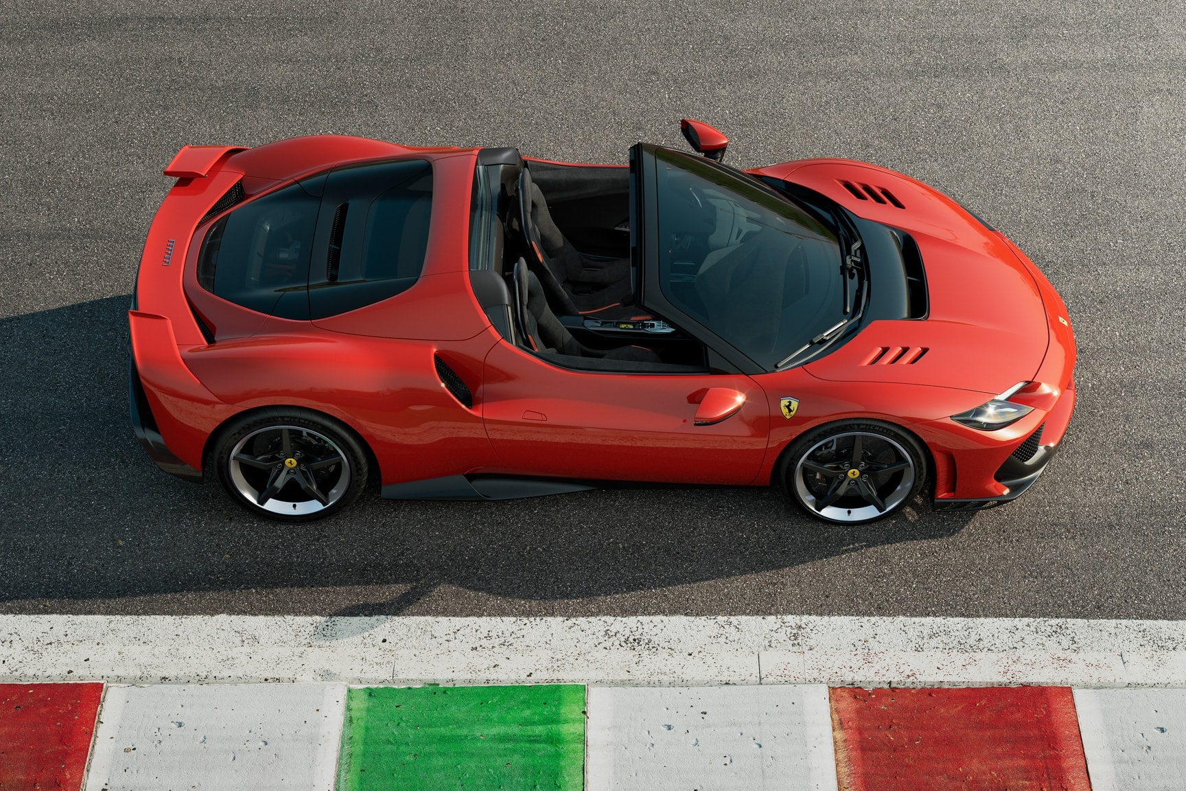 Biến thể mui trần Ferrari 296 Speciale A.