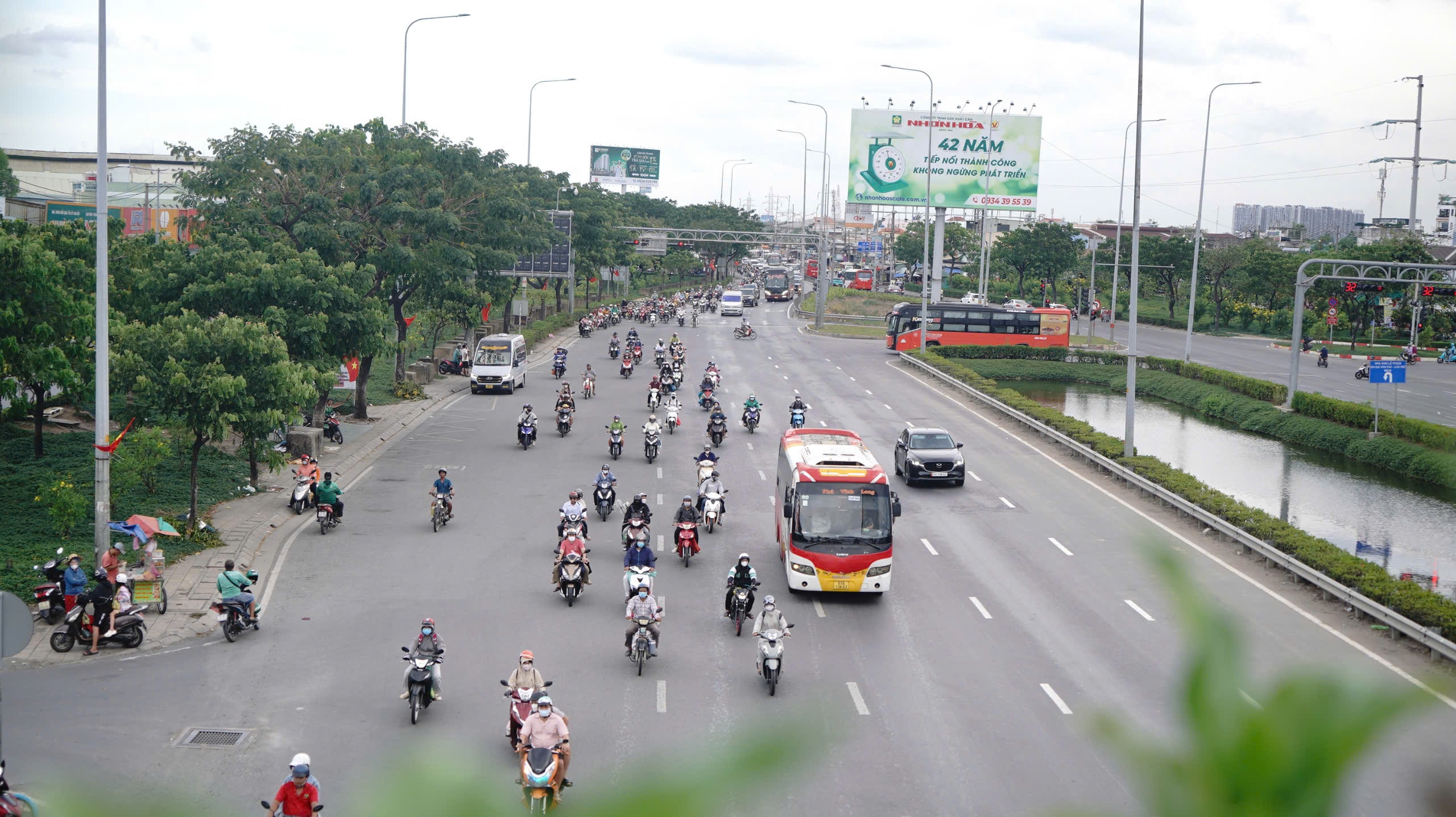 cua-ngo-ben-xe-tphcm-11.jpg