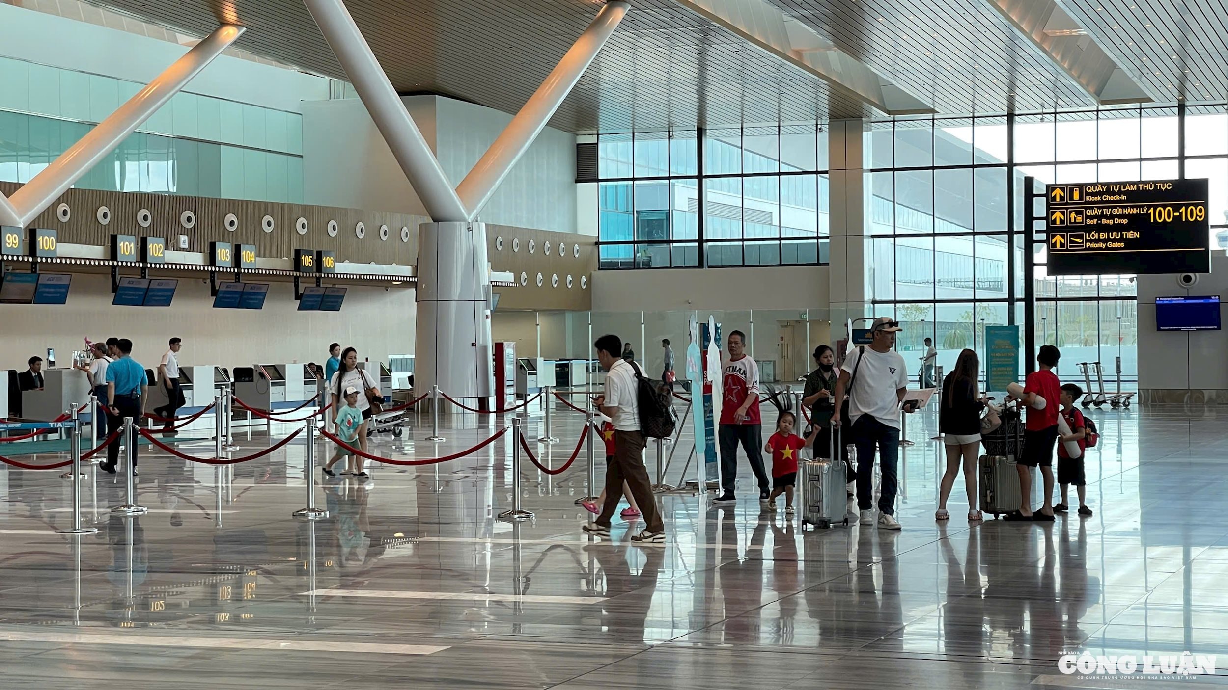 cua-ngo-ben-xe-tphcm-8.jpg
