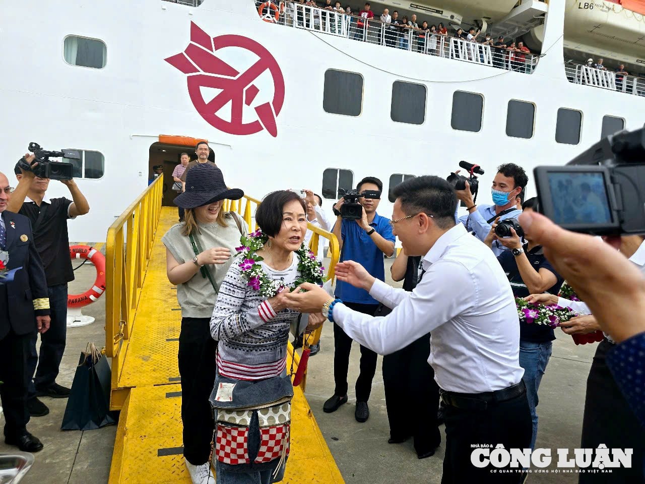 quang-ninh-thu-hut-tren-1-triueu-khach-du-lich-dip-30-4.jpg