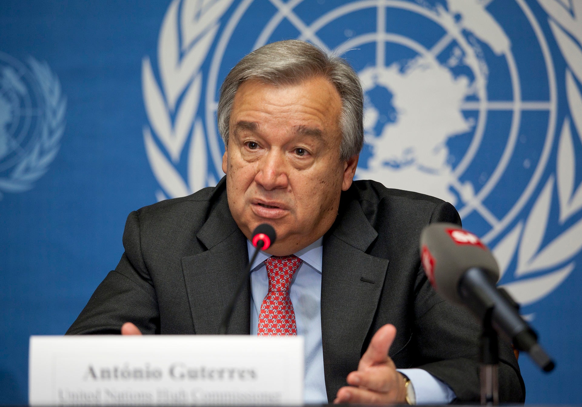 1920px-antonio_guterres_2012.jpg