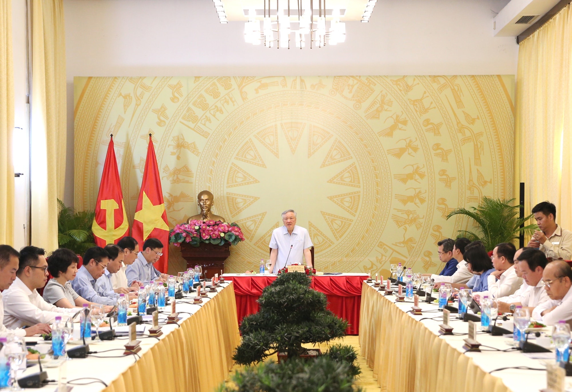 lam-viec-voi-hcm-1746691291081997741911.jpg