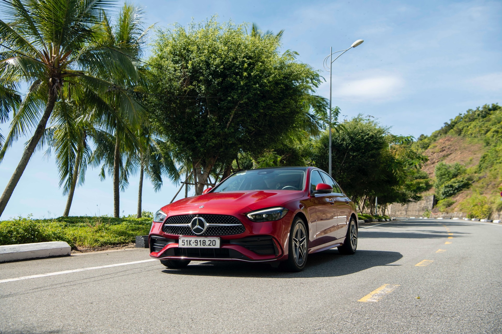 Thiết kế ngoại thất của Mercedes-Benz C-Class 2025 không thay đổi so với trước - Ảnh: MBV