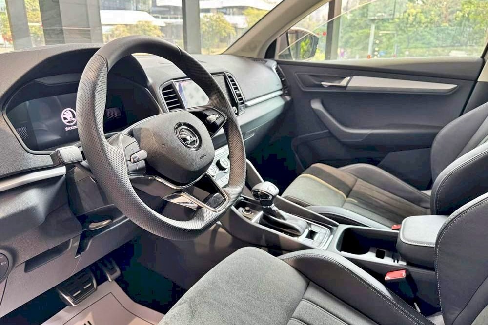 Nội thất phiên bản Skoda Karoq Ambition VIN2023 - Ảnh: Skodaclub
