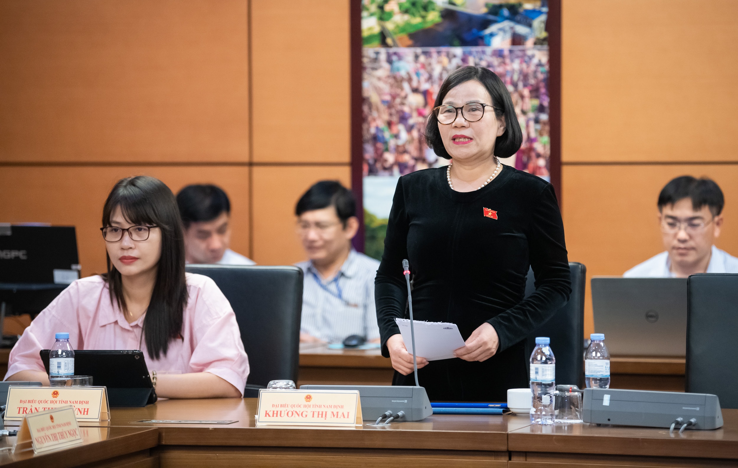 Đại biểu Khương Thị Mai - Đoàn ĐBQH tỉnh Nam Định phát biểu