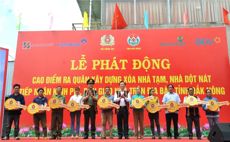 Trao chìa khóa tượng trừn