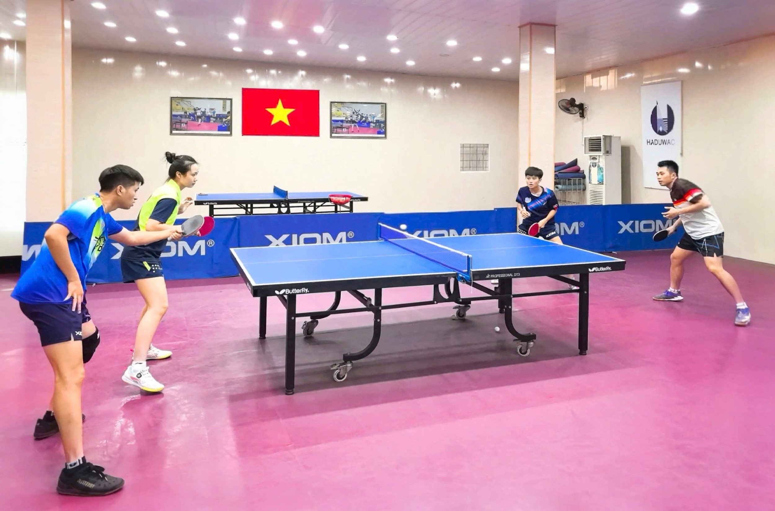 Gần 200 VĐV đến từ 21 đoàn bóng bàn chuyên nghiệp trên cả nước sẽ góp mặt tại giải, bao gồm các trung tâm mạnh như Hà Nội, Hải Dương, TP Hồ Chí Minh, Khánh Hòa, Quân đội, Công an T&T…