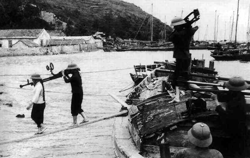 Quân và dân thành phố Hải Phòng chuẩn bị chiến đấu chống cuộc tập kích đường không của đế quốc Mỹ cuối năm 1972 (Ảnh tư liệu)
