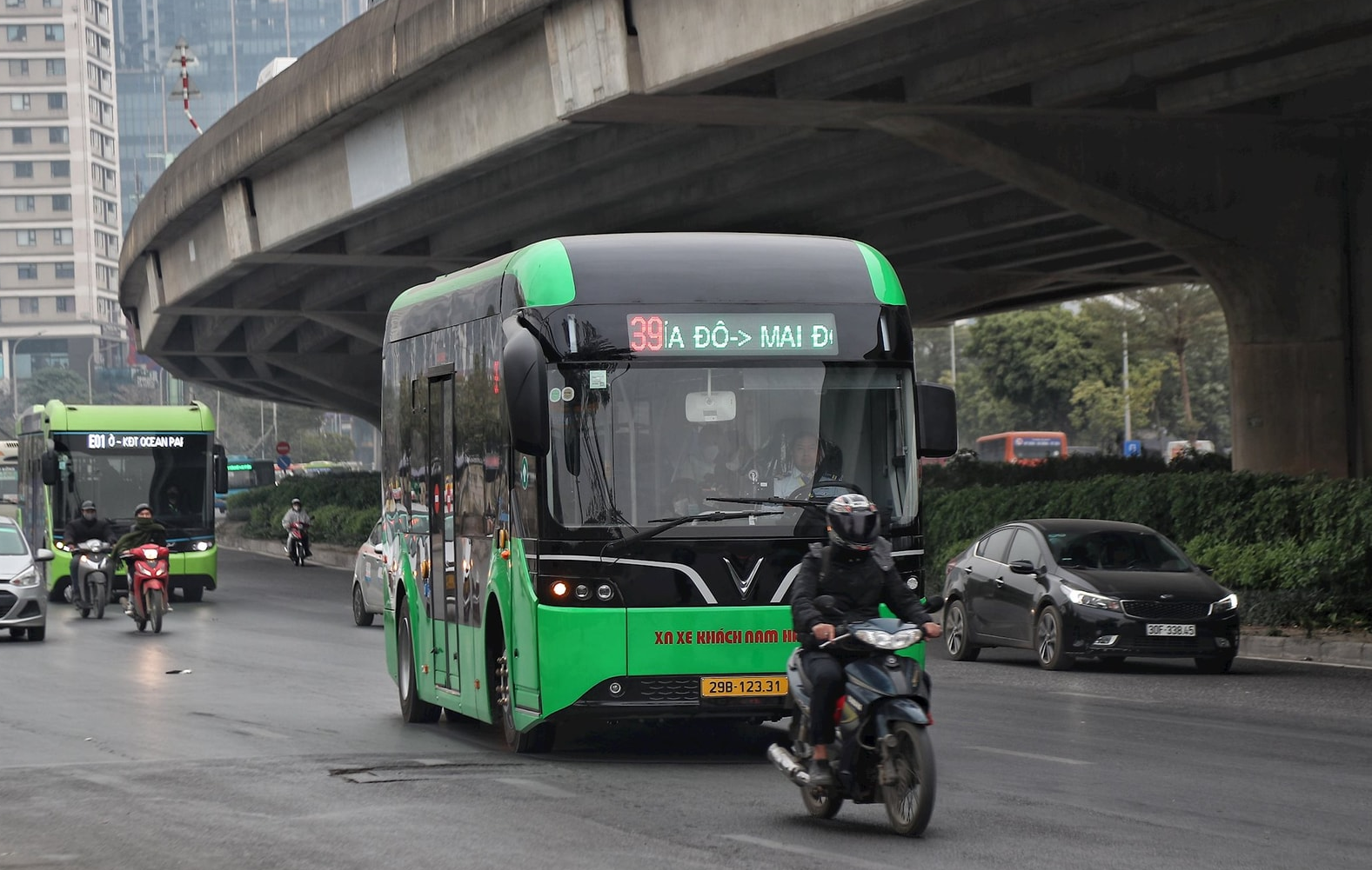 Ảnh 2.Chuyển đổi phương tiện giao thông xanh, thân thiện môi trường.Ảnh.TL.