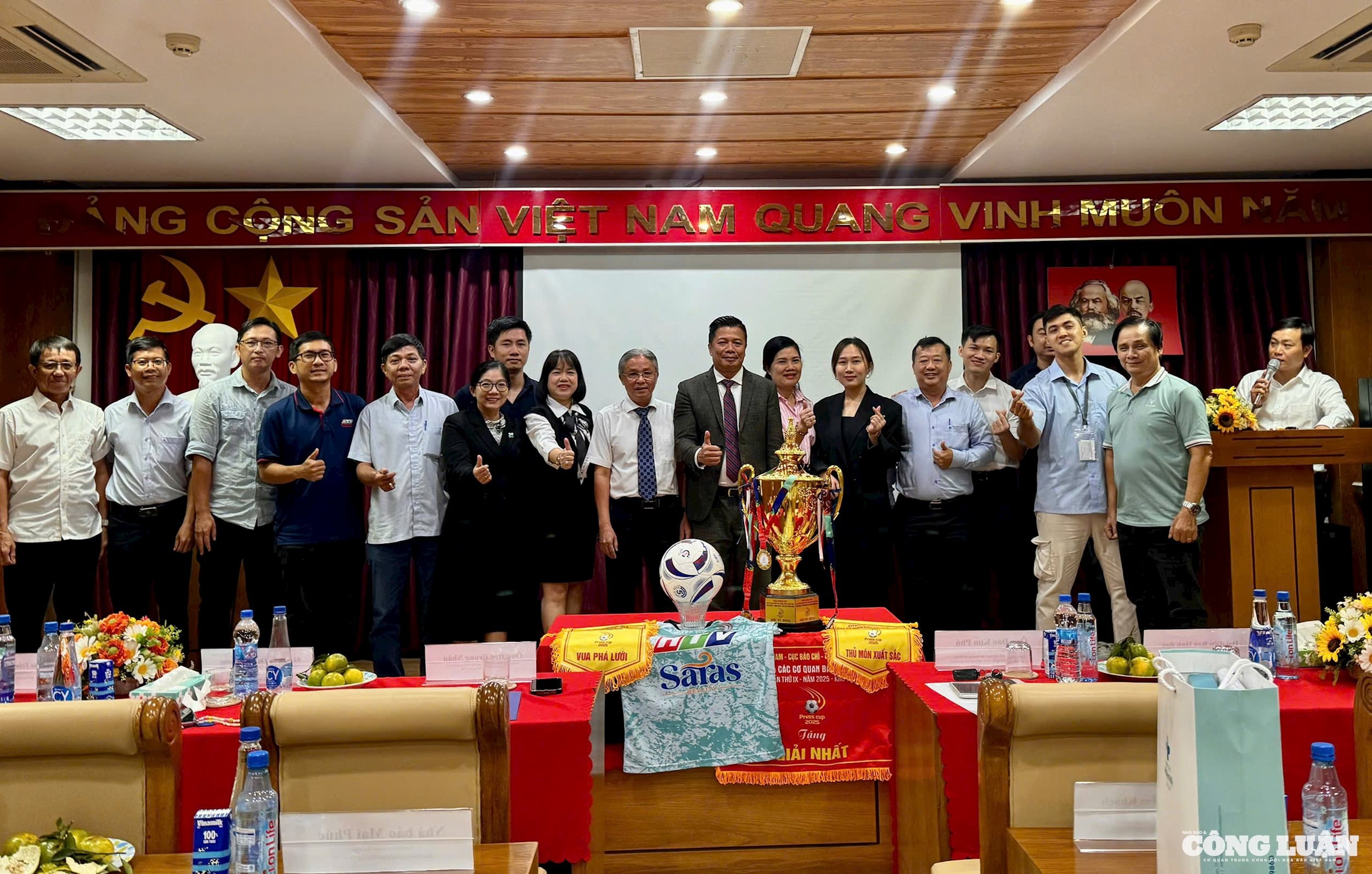 8-doi-bong-5.jpg