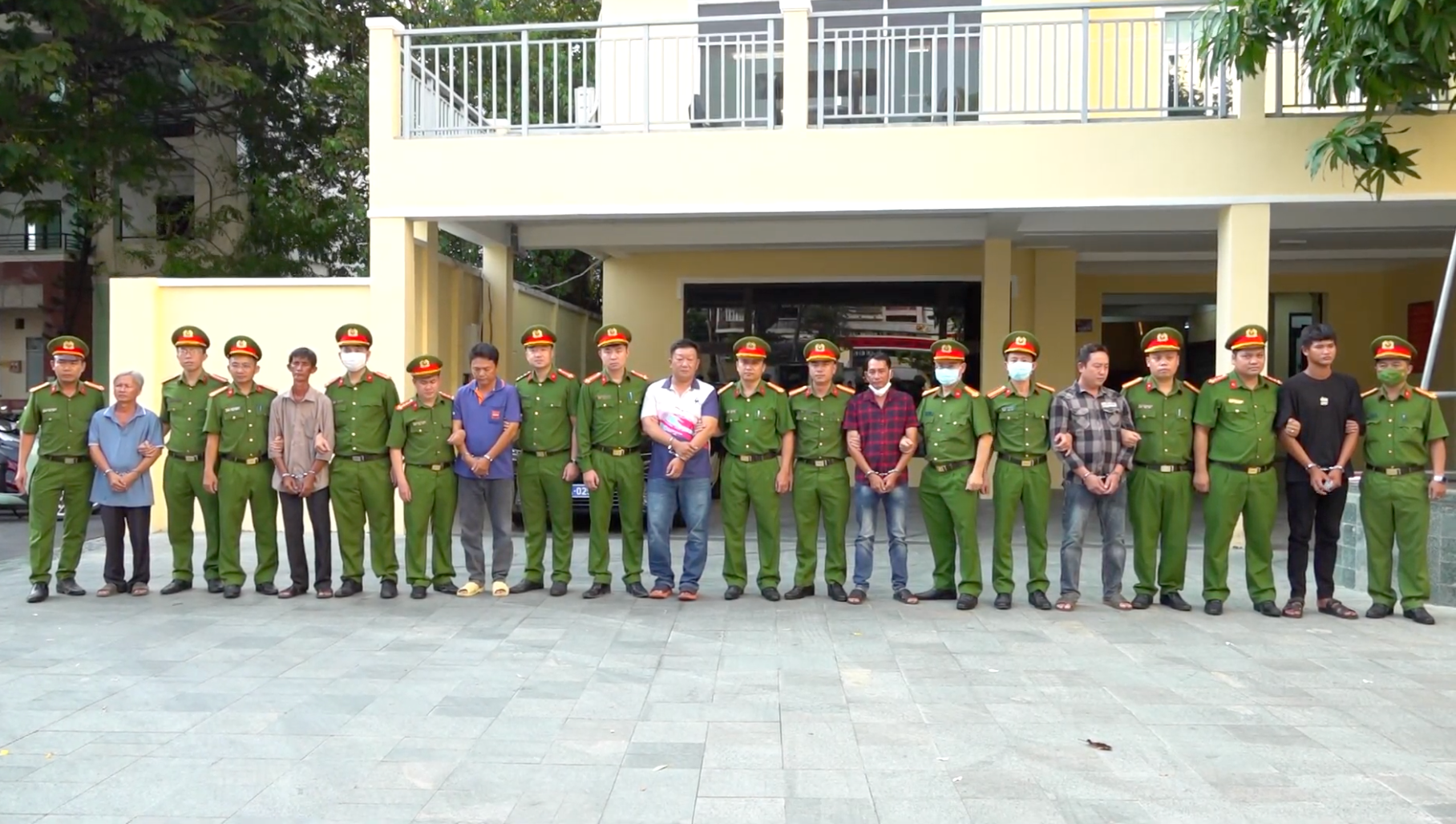 Ảnh màn hình 2025-05-15 lúc 16.37.00