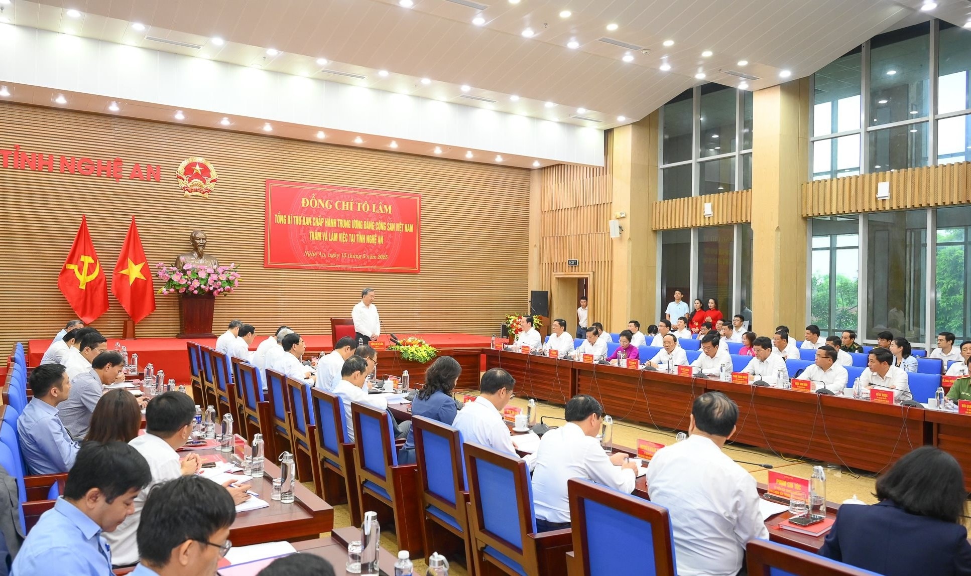 Quang cảnh cuộc làm việc. Ảnh: Thành Cường