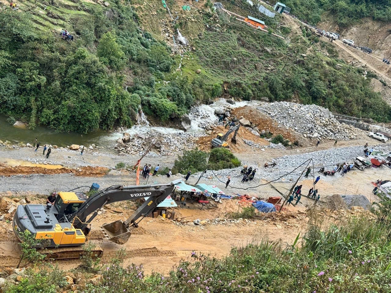Sạt lở đá khiến 5 người mất tích khi thi công thủy điện ở Lai Châu