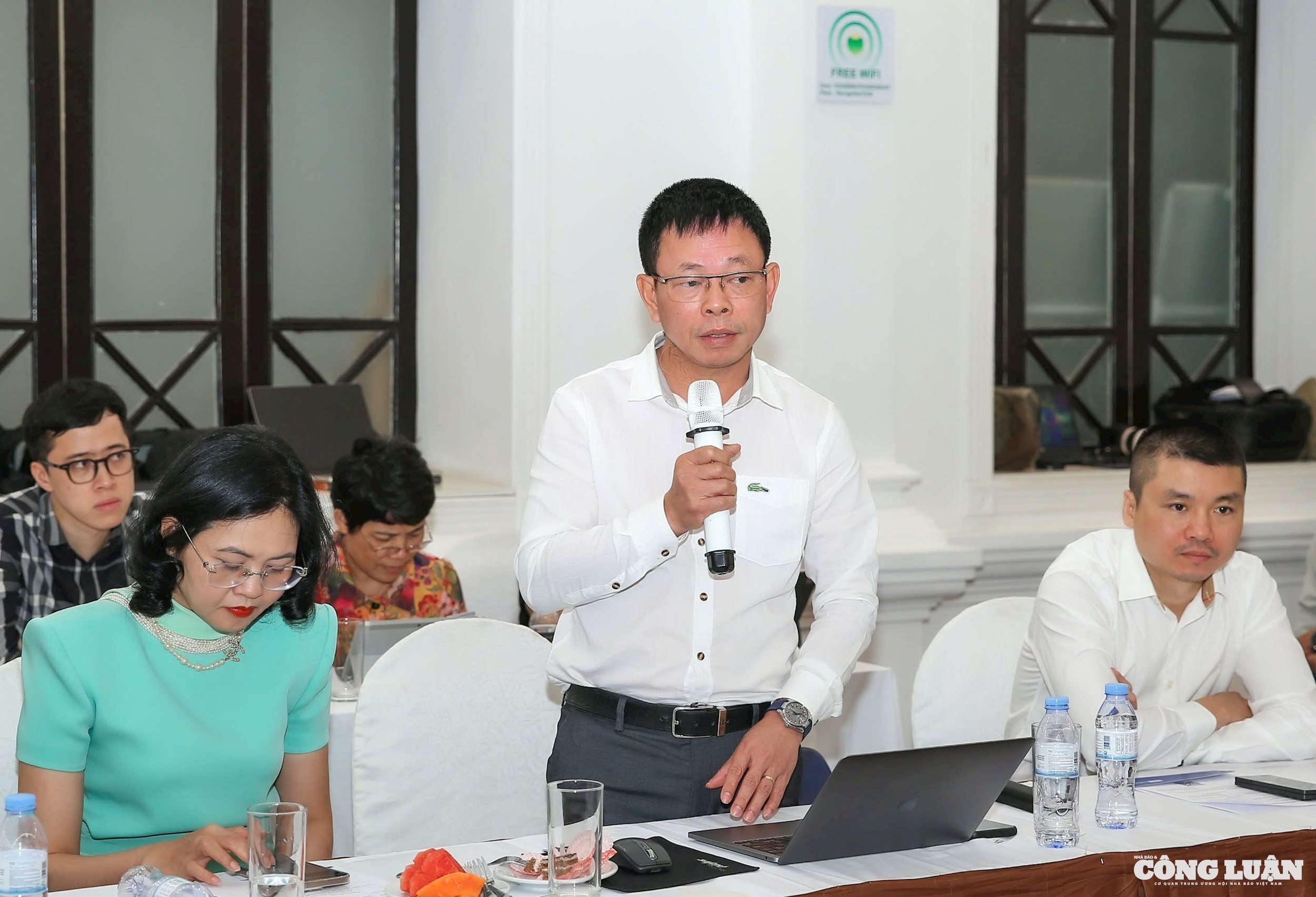 Ông Phùng Công Sưởng - Tổng biên tập báo Tiền phong đóng góp nhiều ý kiến tâm huyết