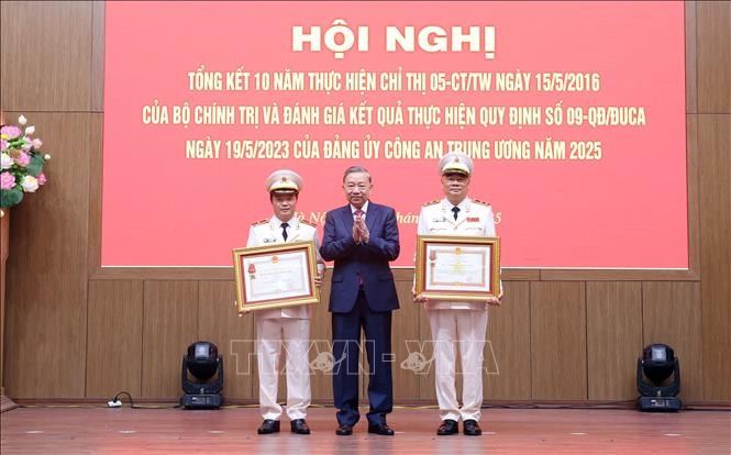 to-lam-19525-15.jpg